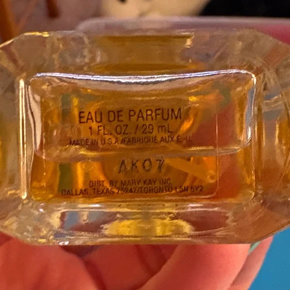 Mary Kay Elige Women's Fragrance - Gold and Black - Picture 3 of 3